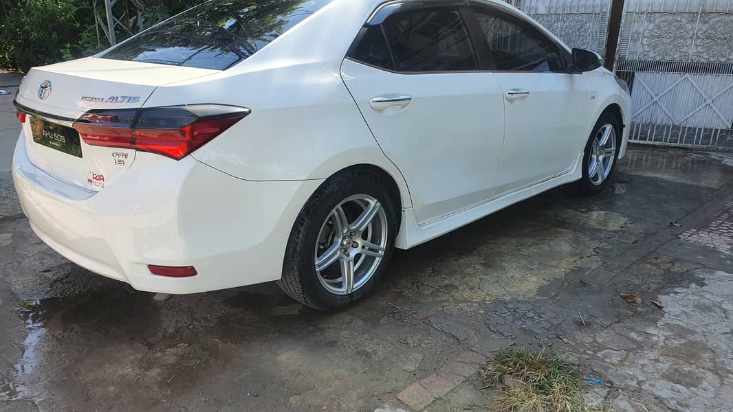 Toyota corolla altis grande 1.8 full options 4