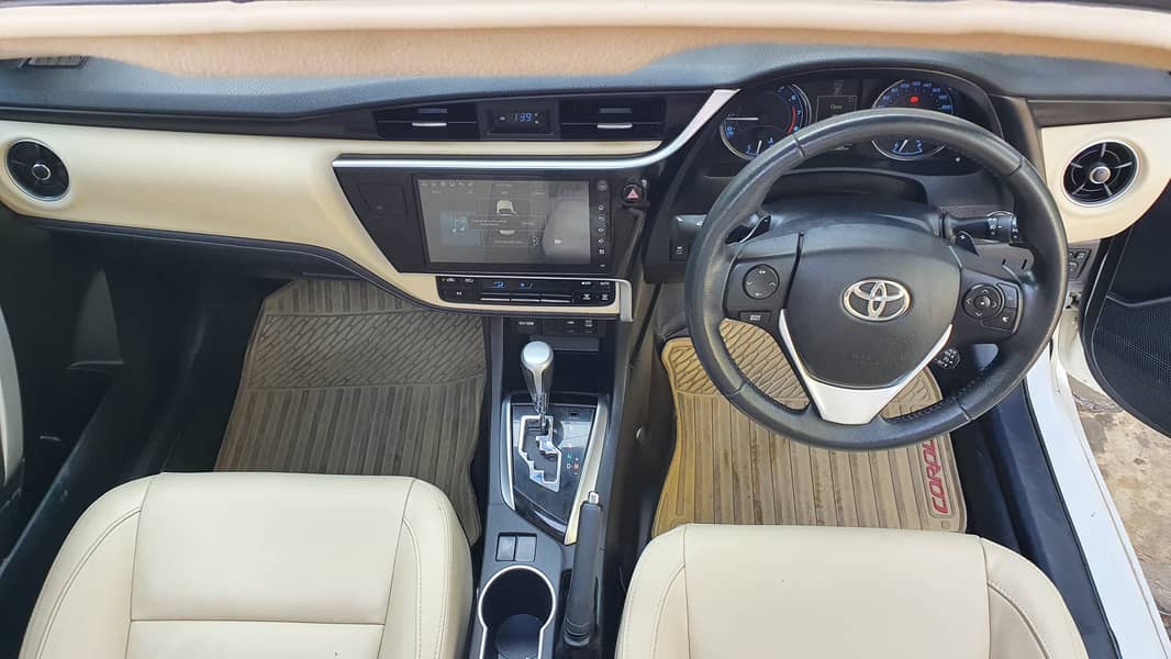 Toyota corolla altis grande 1.8 full options 6