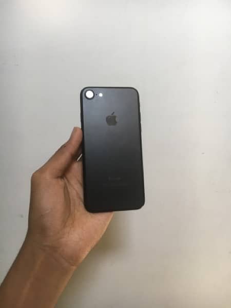 iPhone 7 - PTA Approved. 5