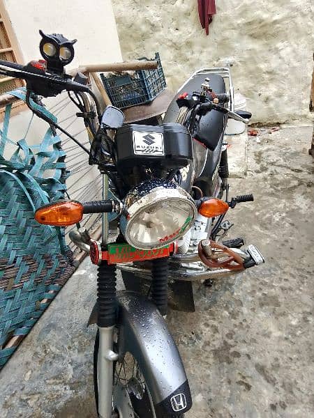 10 by 10 condition ha bike ek hand use hue 1