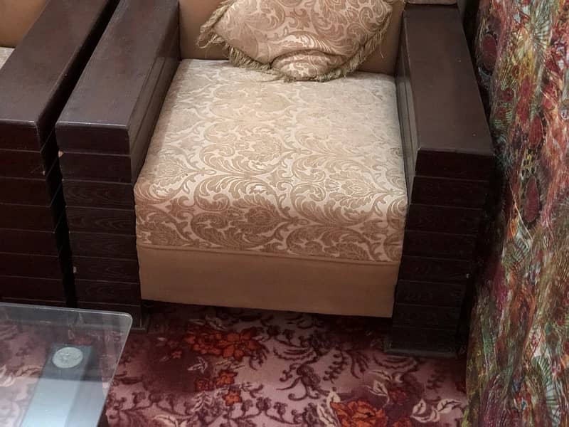 5seater sofa with dewan and tables is up for sale 2