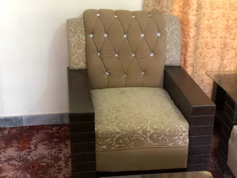 5seater sofa with dewan and tables is up for sale 3