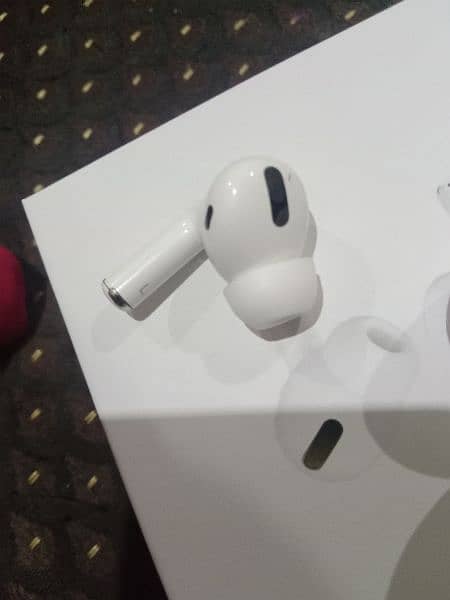 apple airpods second generation with warnty 1