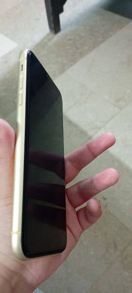 iphone XR all genuine except battery 4