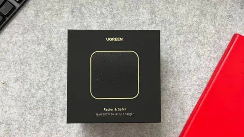 UGreen Desktop Charger 200W 3