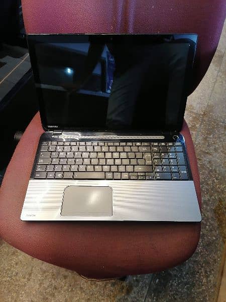 Toshiba satellite i5 4th generation 8Gb 500Gb 2Gb graphic 5