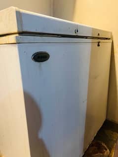 DEEP FREEZER SINGLE DOOR IN EXELENT CONDITION