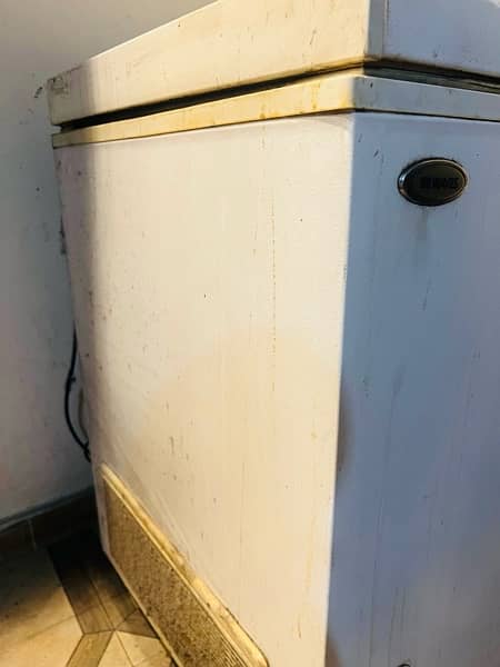 DEEP FREEZER SINGLE DOOR IN EXELENT CONDITION 1