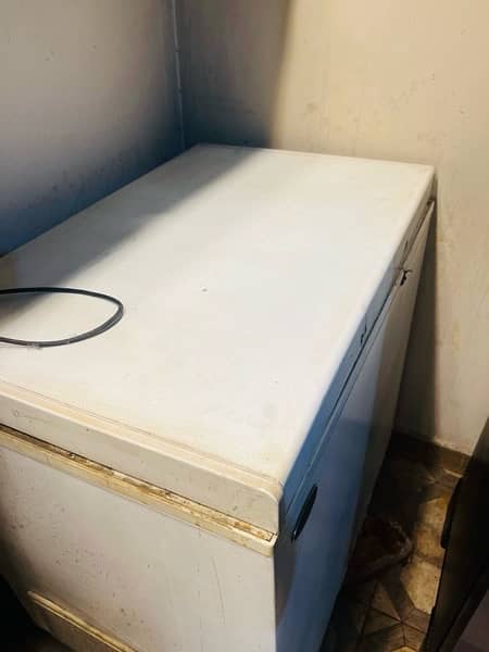 DEEP FREEZER SINGLE DOOR IN EXELENT CONDITION 4