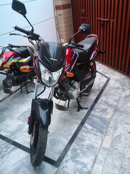 Honda CB 125f self start (special edition) 4