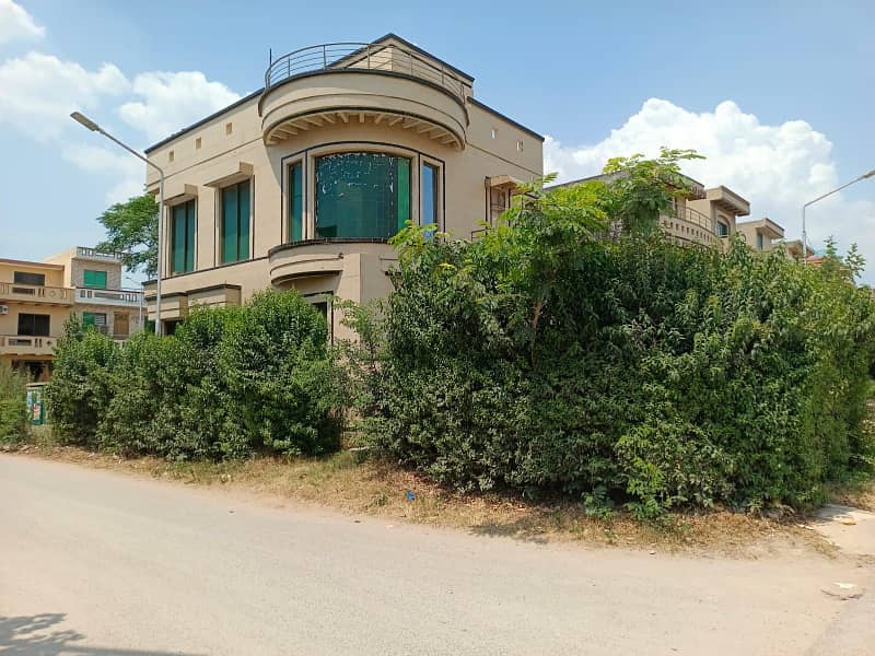 House for Sale in Islamabad Sector G-13, (25x40) Corner Sri Nagar Highway 1