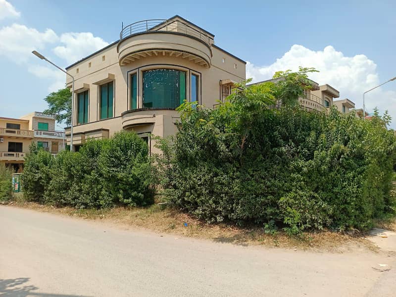 House for Sale in Islamabad Sector G-13, (25x40) Corner Sri Nagar Highway 2