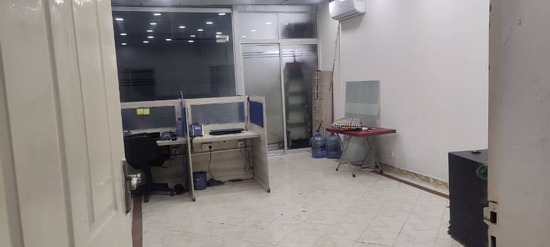 Ideal 500 SqFt Office for Rent adjacent to MM Alam Road Gulberg Lahore 6