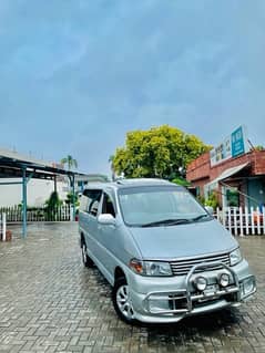 Toyota hiace (regius) luxury wagon high grade