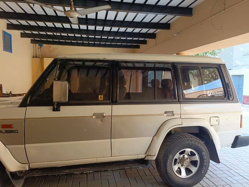 Mitsubishi Pajero 1992 5