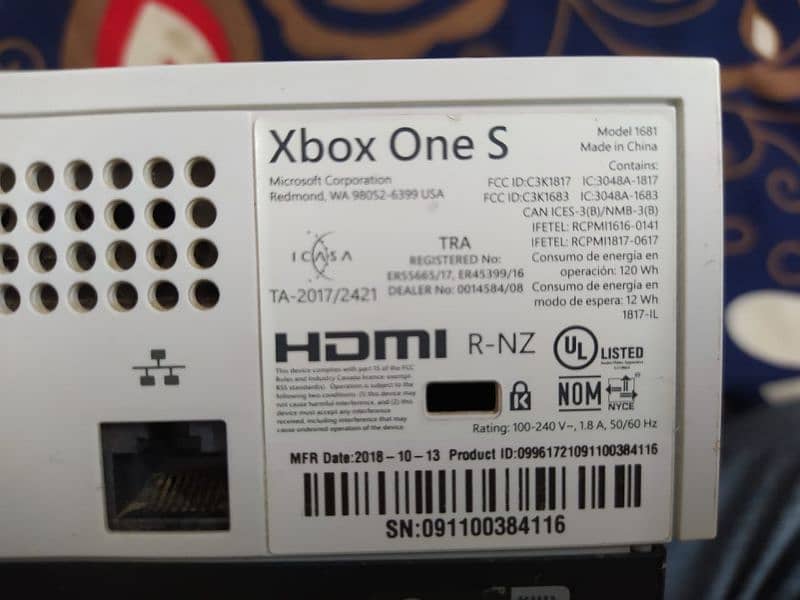 Xbox One S (1 TB) 2