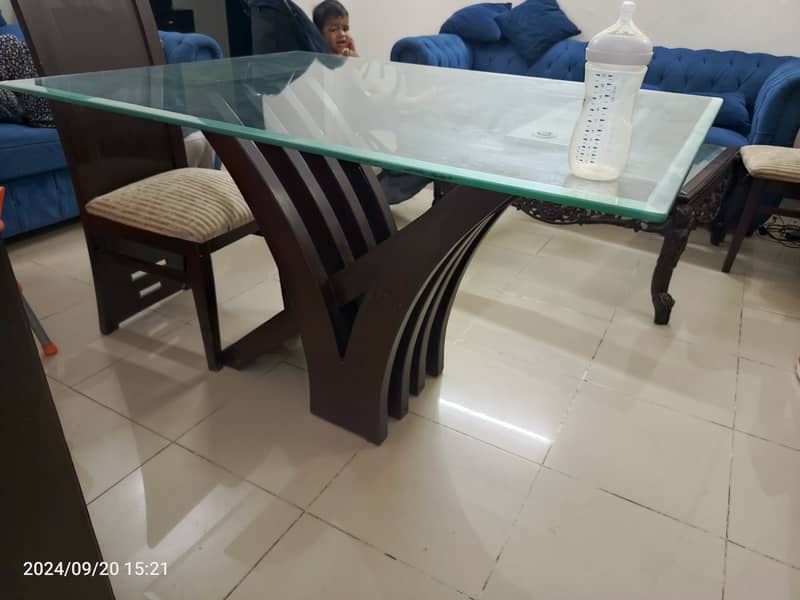 Urgent sale  Dining Table with 4 chairs 1