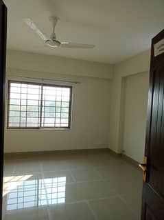 10 Marla 3 Bedrooms Flat 3rd Floor fully Tiled For Rent