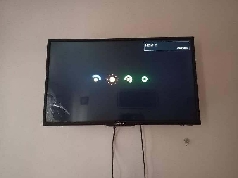 32 inches LED TV LUSH CONDITION FOR SALE 1