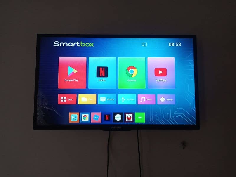 32 inches LED TV LUSH CONDITION FOR SALE 8