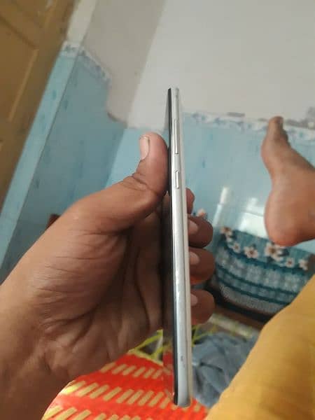 sumsung a70 with box 6GB 128gb condition 10by9 3