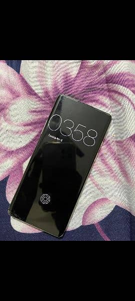 one plus 8 in good condition 4