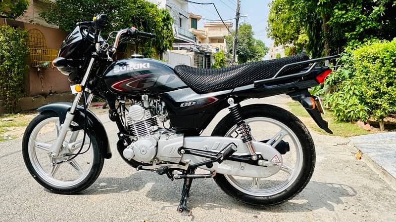 Suzuki 110S, December 2021. All Genuine, Like NEW 1