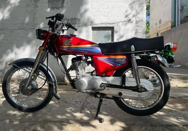 Honda CG 125 2011 model bike for sale call on 0322,6643435 1