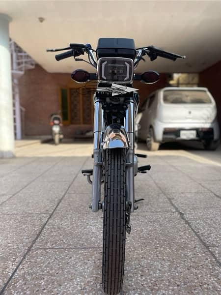 Honda CG 125/23 Black 1