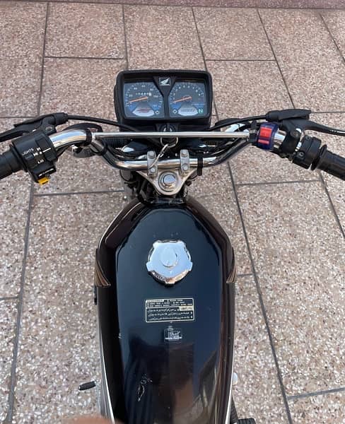 Honda CG 125/23 Black 4