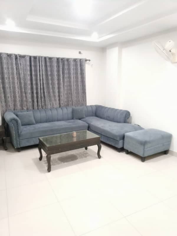 Par day short time one bed appatment for rent bahira town phase 6 any time available 1