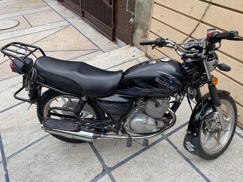 Suzuki GS 150 Alloy Rim and disk break variant 1