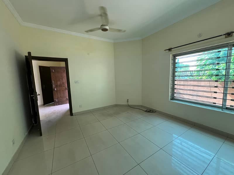 14 Marla house available for Rent in G-13/3 5