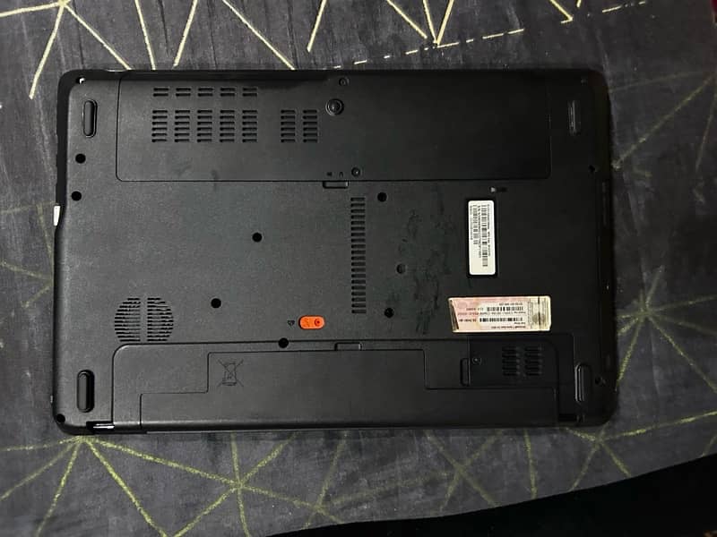 Acer Aspire E1-571 1