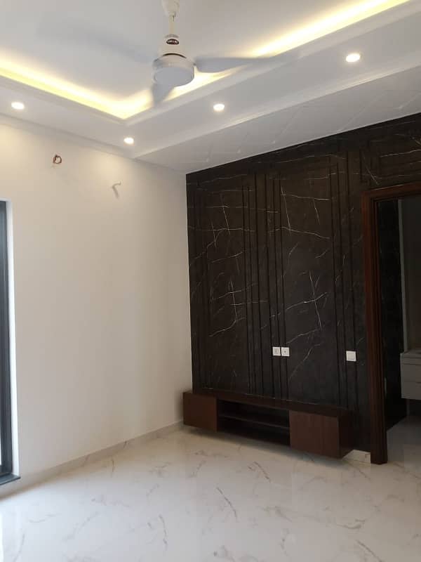 10 Marla House For Sale In Paragon City Lahore 8