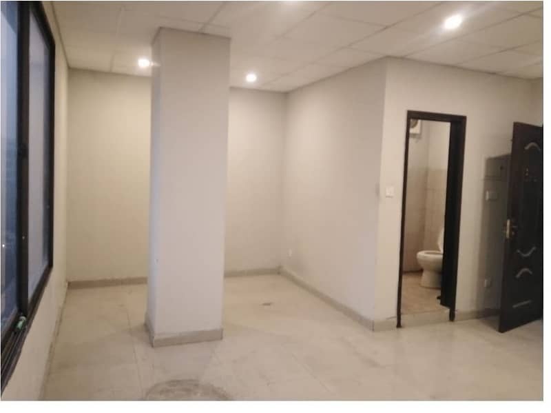 Area 350 Sq Ft Corporate Office Available For Rent In Main Boulevard Road Gulberg 3 Lahore 4