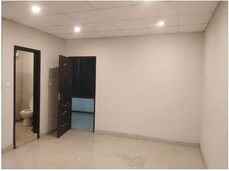 Area 350 Sq Ft Corporate Office Available For Rent In Main Boulevard Road Gulberg 3 Lahore 6