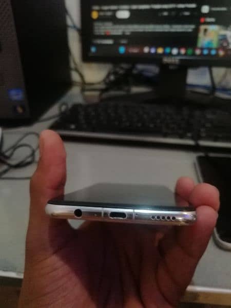 Huawei nova i3 0