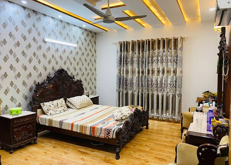 1 Kanal House with Basement available For sale In Ex Park View Lahore AC Installed 26