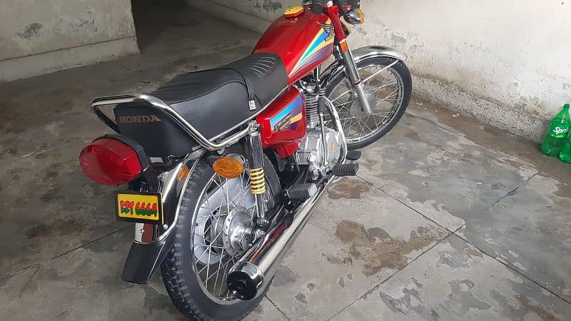 HONDA CG 125CC FOR SALE URGENT CONTACT WHATSAPP INFO. . 03209799627 1