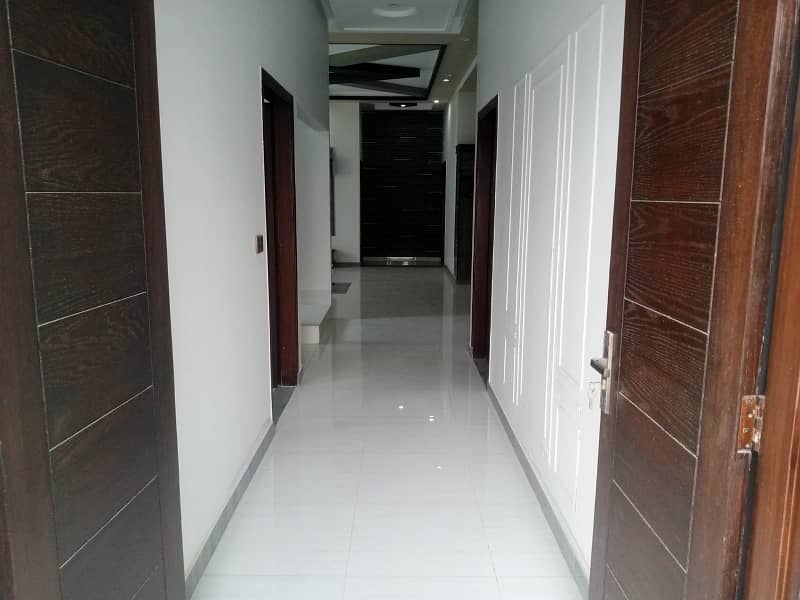 400 Square Yards Single Storey Leased House For Sale 3