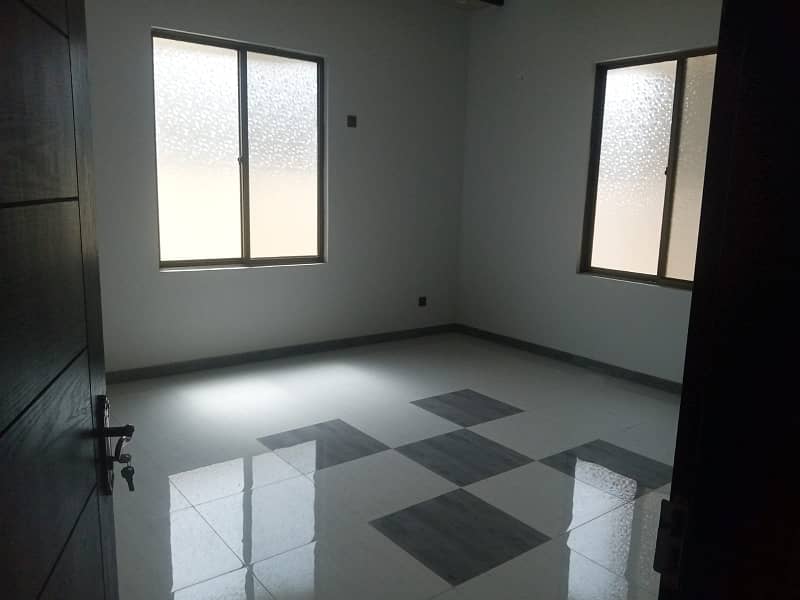 400 Square Yards Single Storey Leased House For Sale 10