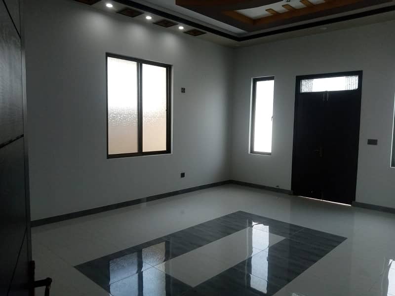 400 Square Yards Single Storey Leased House For Sale 17