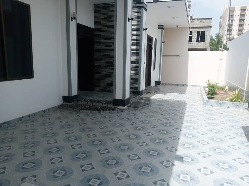 400 Square Yards Single Storey Leased House For Sale 0