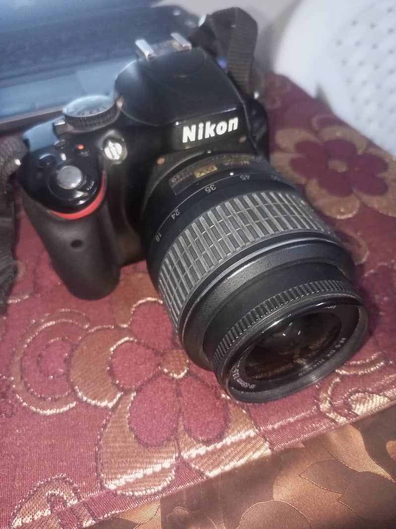 Nikon-5100 DSLR single handed used 4