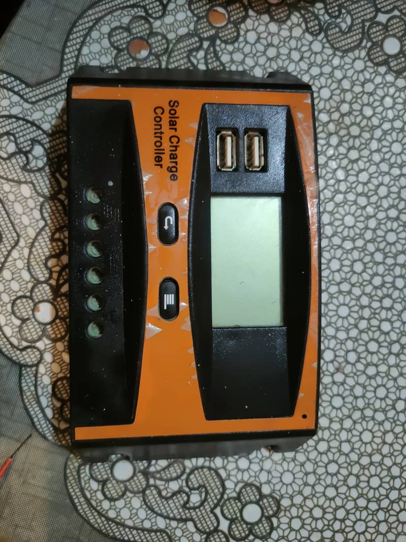 200 watt solar panel +20 amp charge controller 2