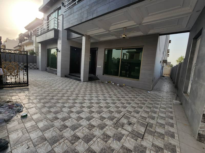 Separate Entrance 1 Kanal Ground Floor House Available For Rent In Lake City Sector M-2 4