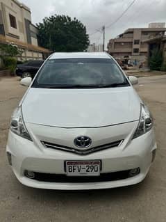 Toyota Prius Alpha 2012