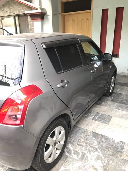 Suzuki Swift DLX 1.3 5