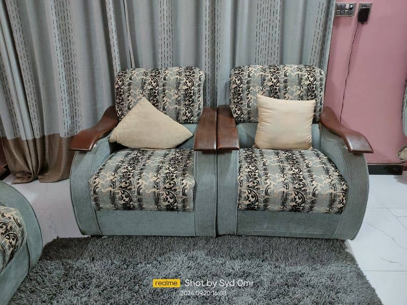 7 seater Sofa set need and clean condition 2